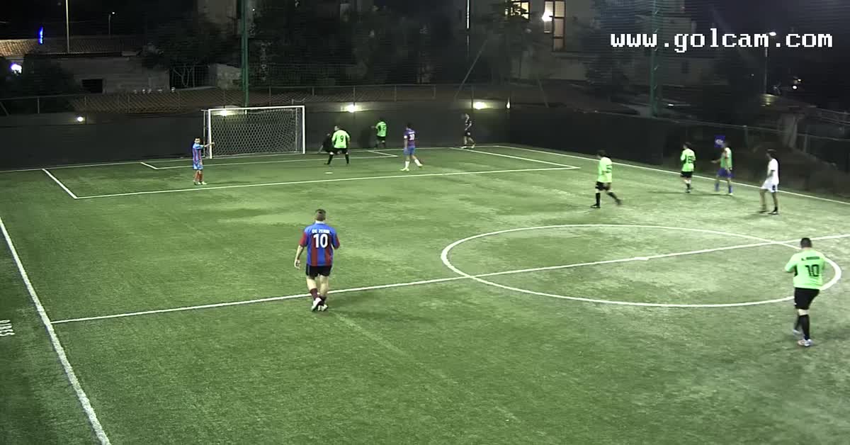 Esterno sinistro su calcio d'angolo