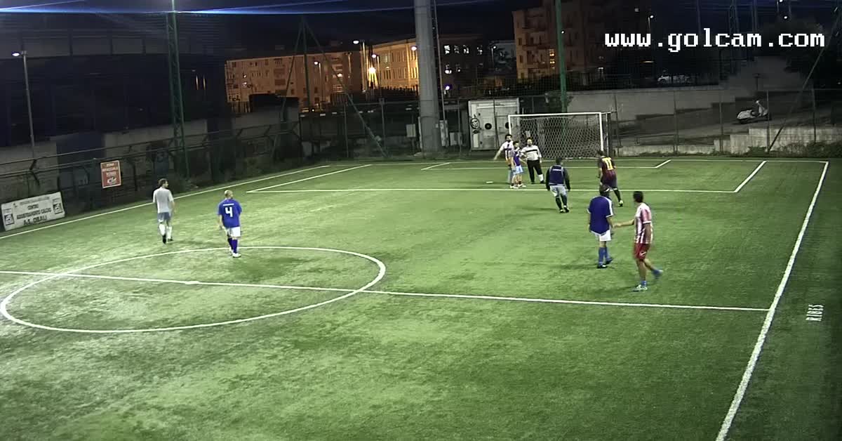 Passaggio dall'avversario... poi tiro con 2 portieri(?).. e gol sul palo distante!..
