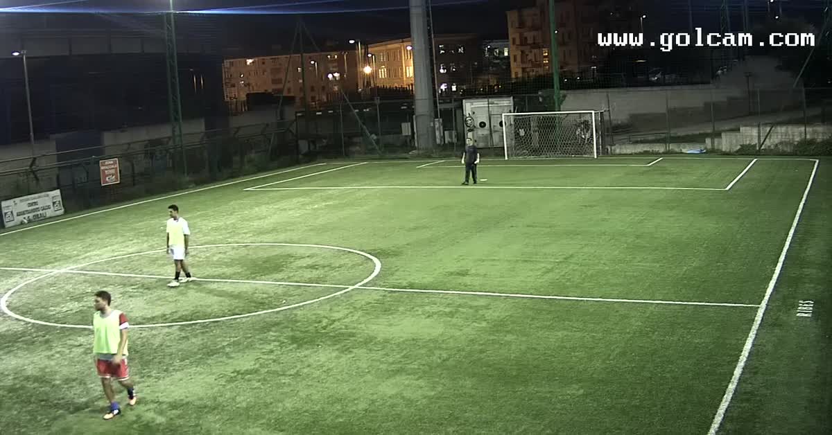 stacco di testa e colpo di tacco