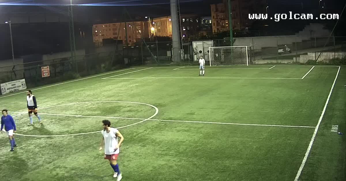 azione personale con gol...
