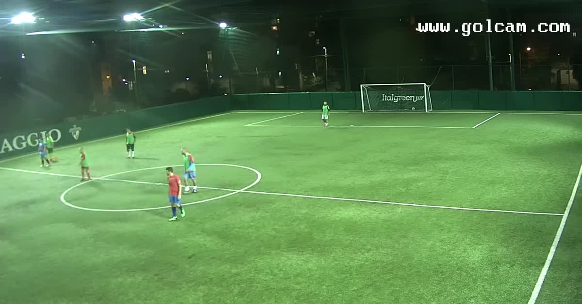 Gol di tacco con assist al bacio