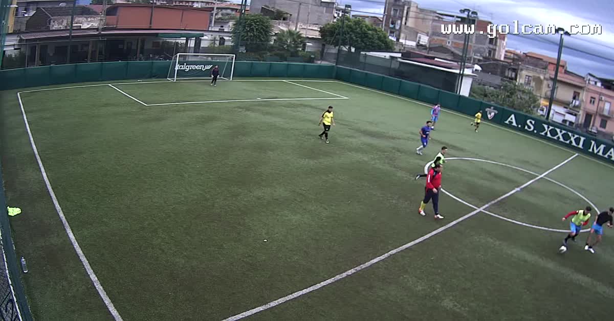 Palo goal dalla distanza 