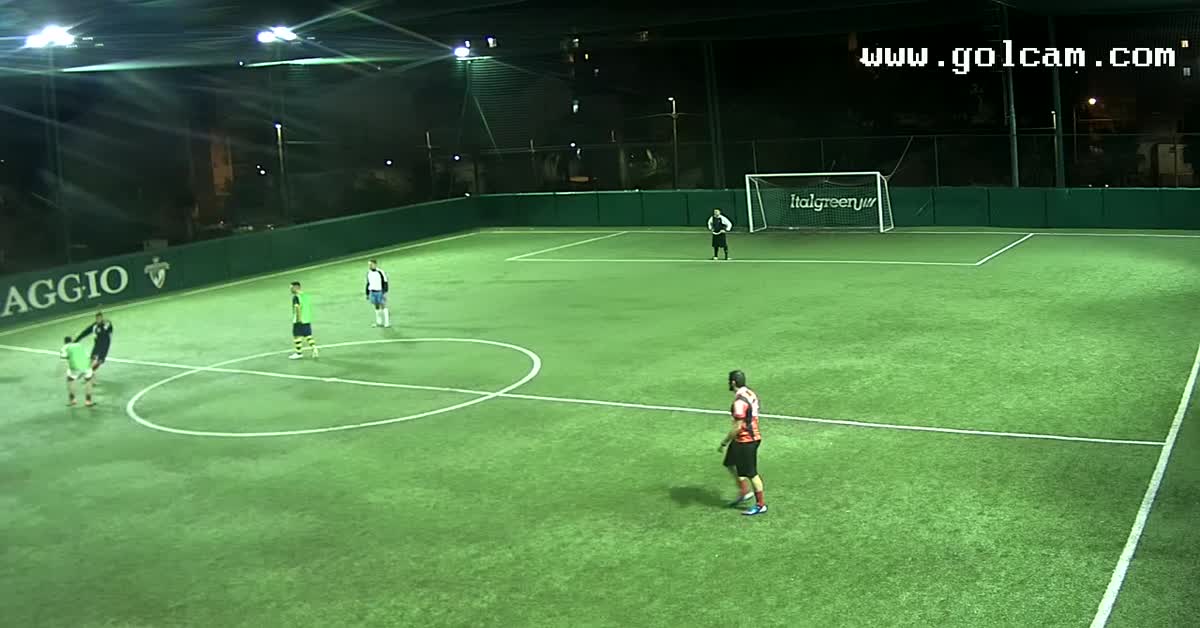 Esterno destro sul secondo palo