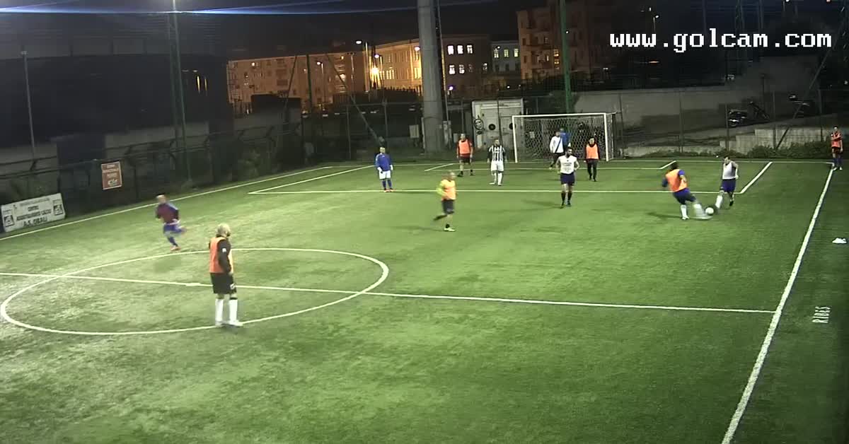 Stop sinistro tiro di destro e gol 