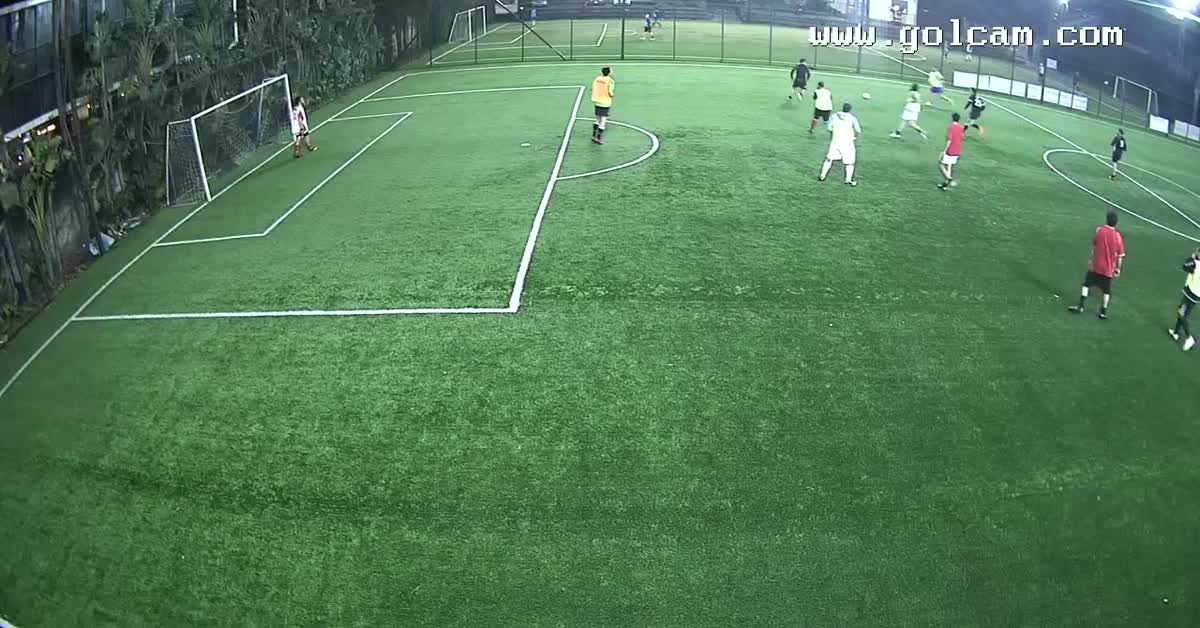 Tiro potente da fuori