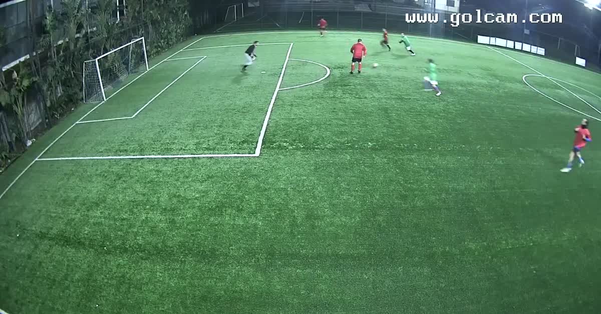 Gabriele assist di tacco.