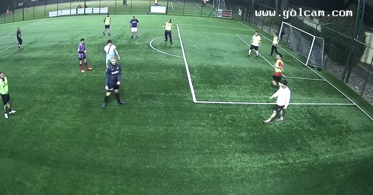 di testa ma sul palo