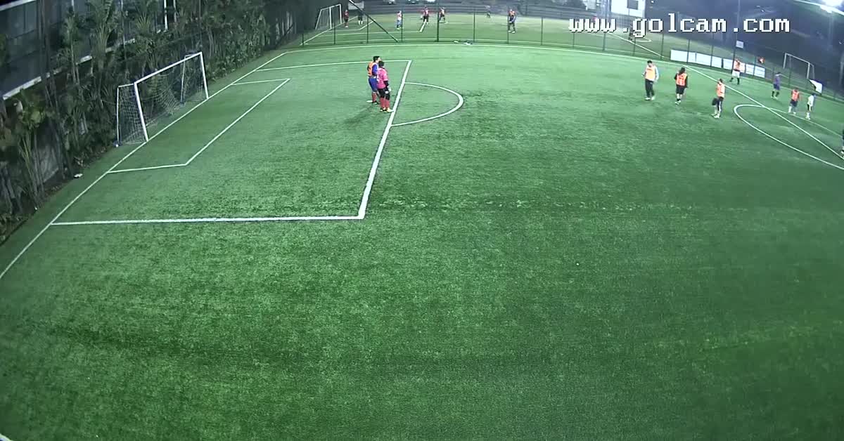 Quasi gol da centrocampo