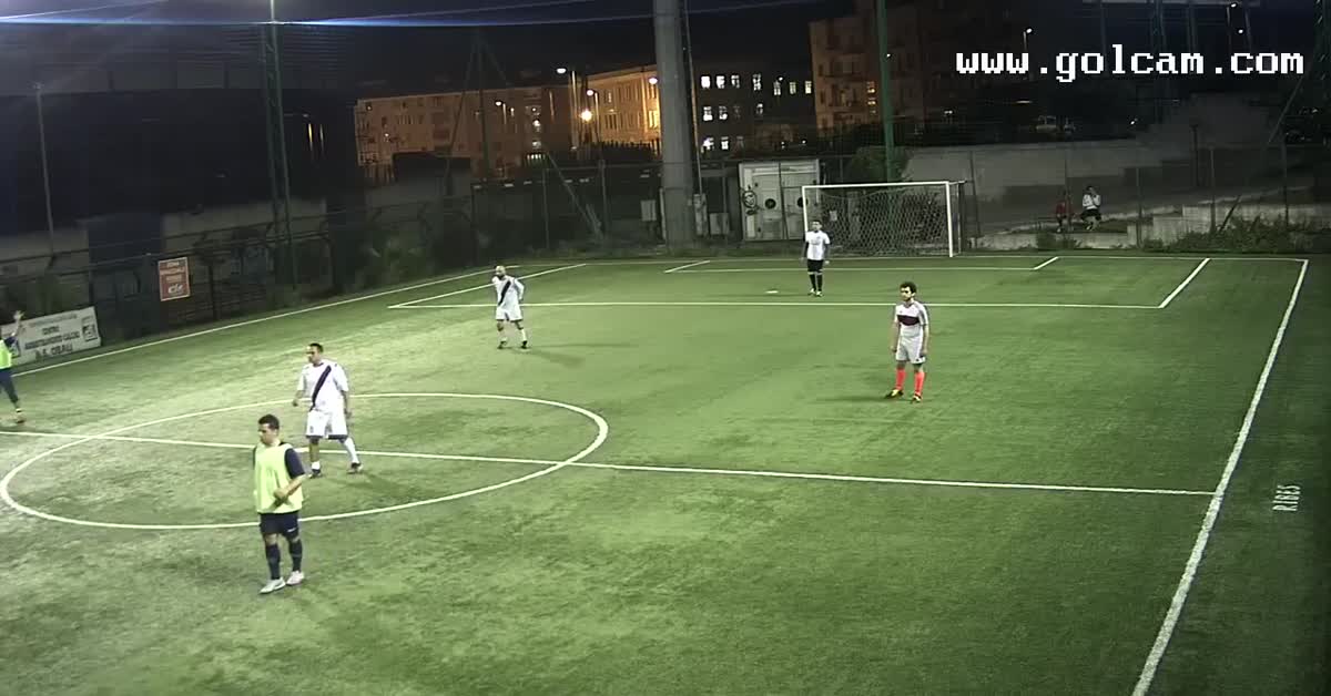 Eurogol da centrocampo!!