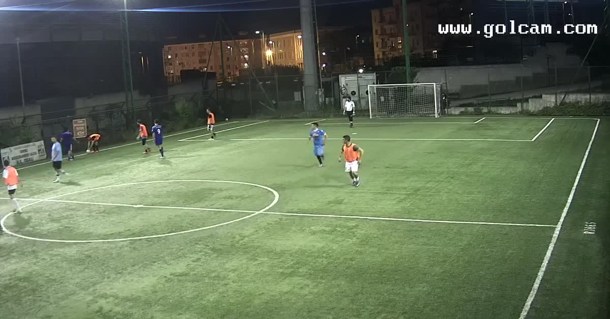 Finta e gol di destro
