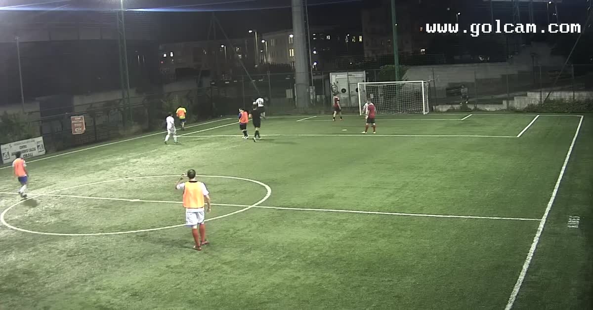 Gol di ginocchio al volo