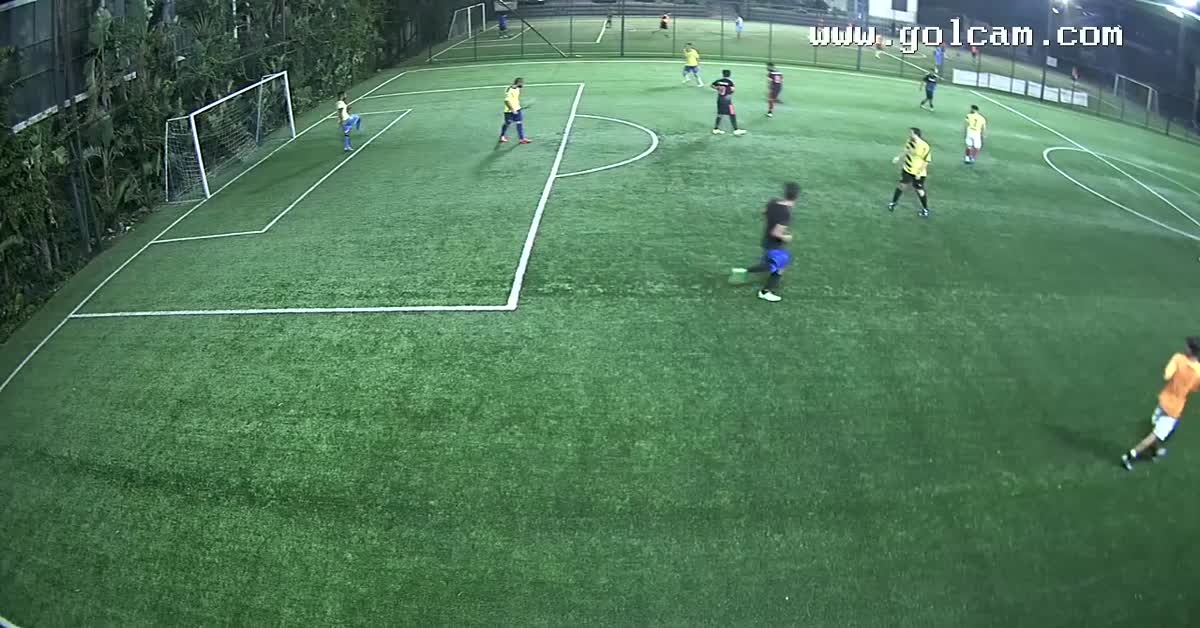 tiro da centrocampo