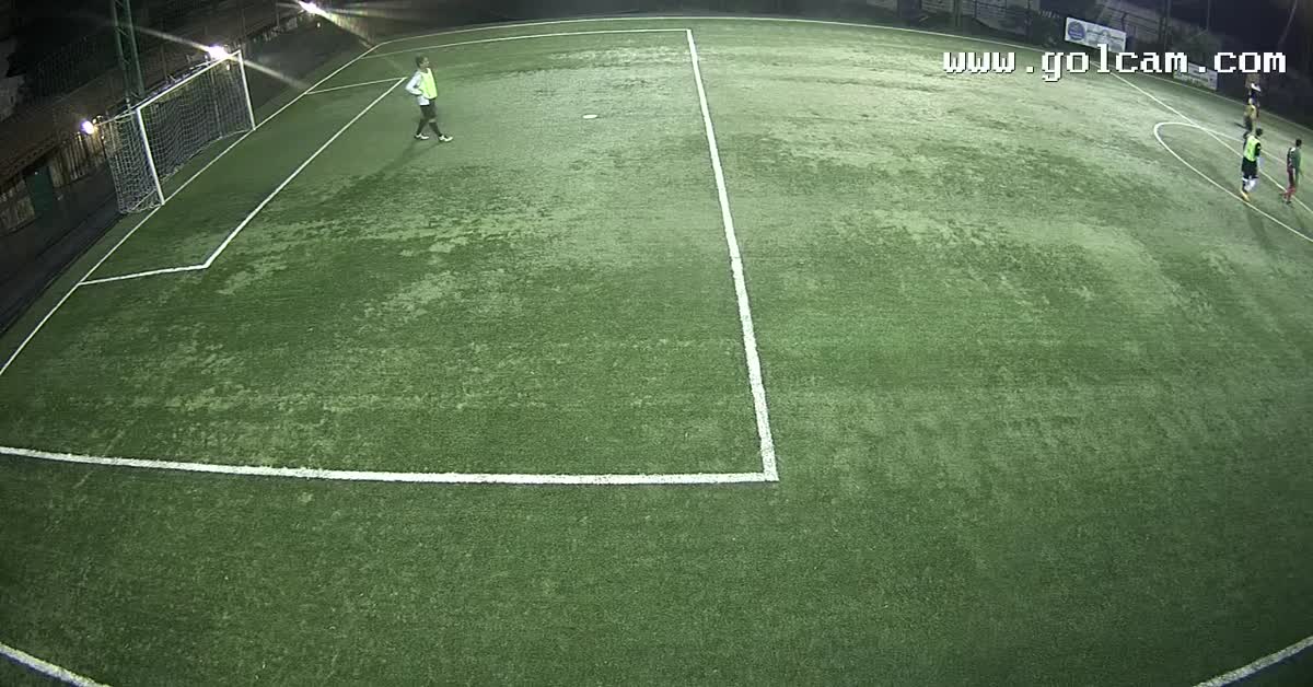 Tiro traversa e gol! 