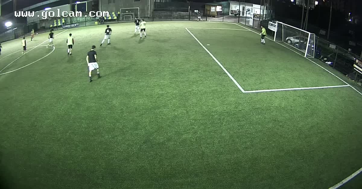 Salta il portiere e goal 