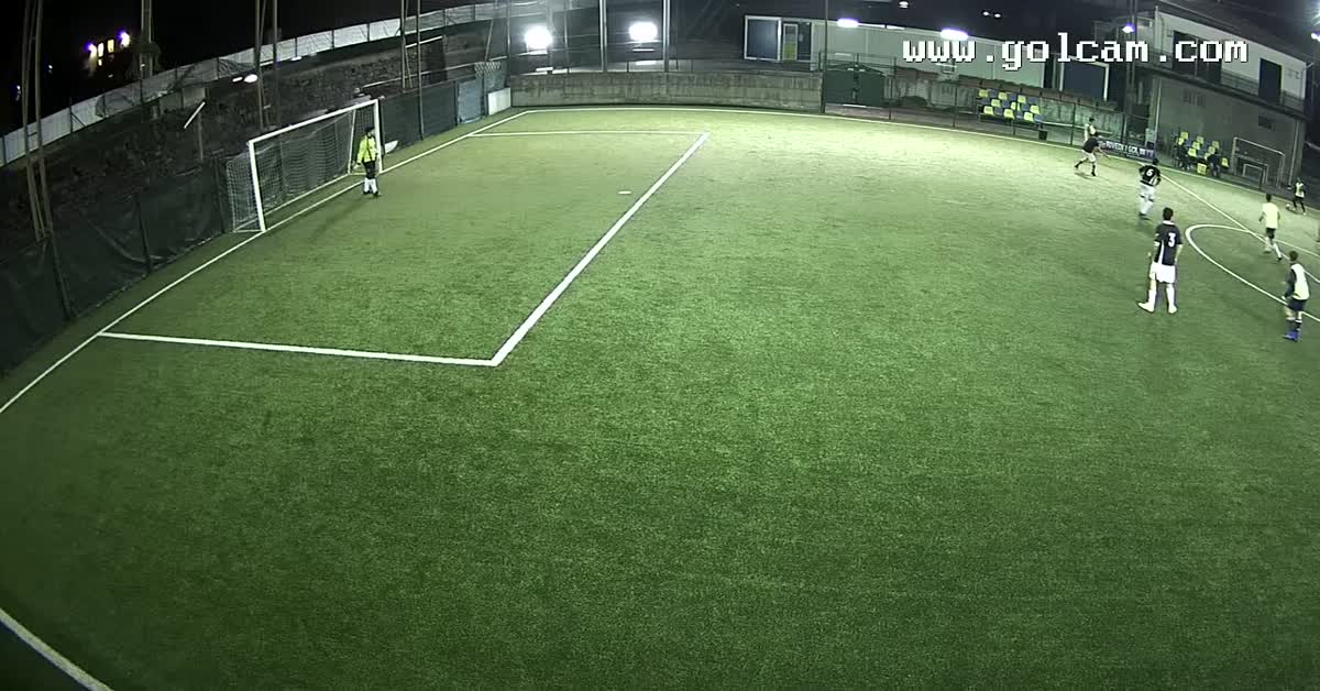Tiro angolato e goal 