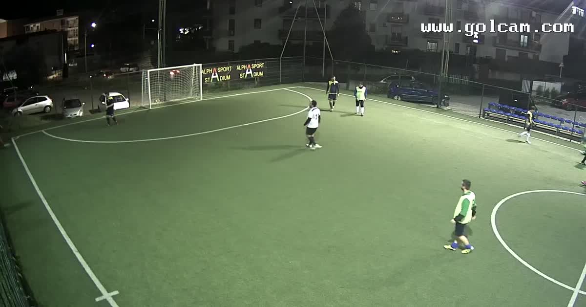 2° gol: ruba palla al por
