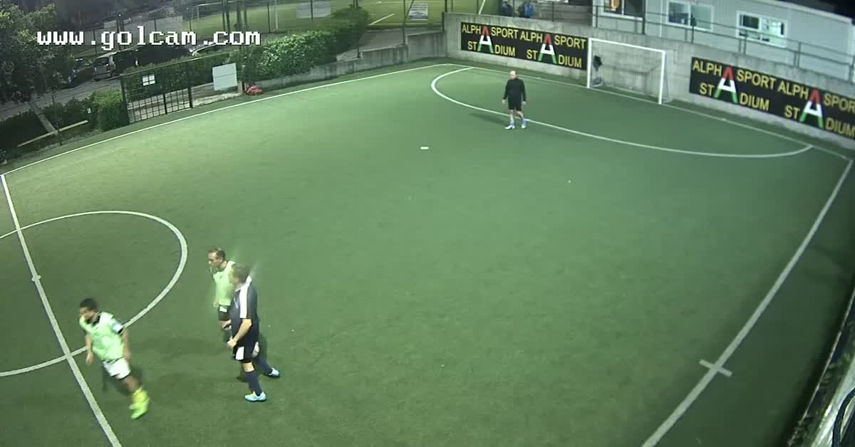 Carambola su palo e goal