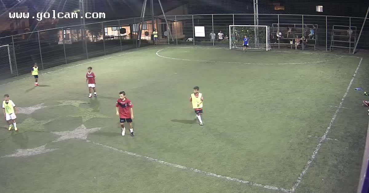 Gol da fuori area al volo