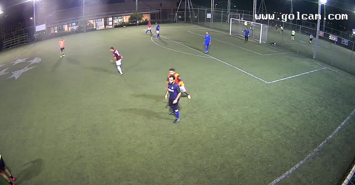 Strana traiettoria e gol 