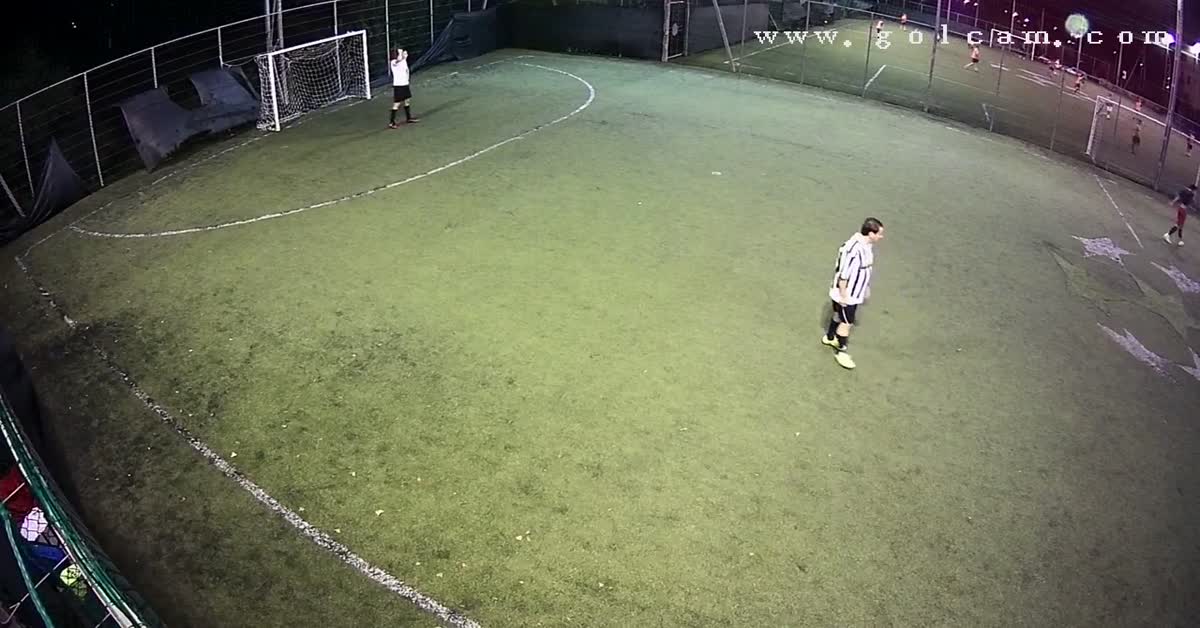 Tiro da fuori e gol