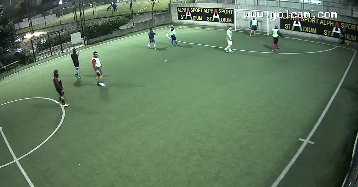 Jimmy tenta il gol
