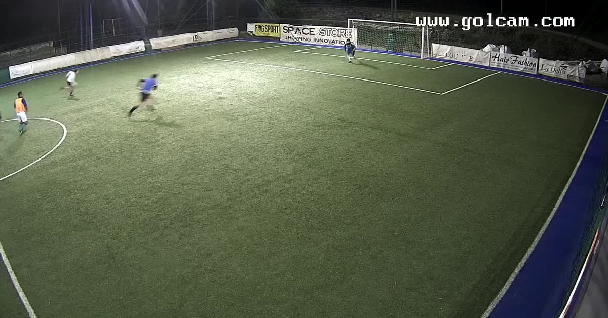 S'imbuca e ribatte in Gol
