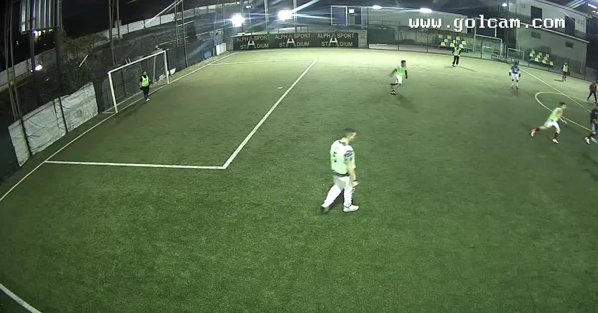 Gol fuori area centrale