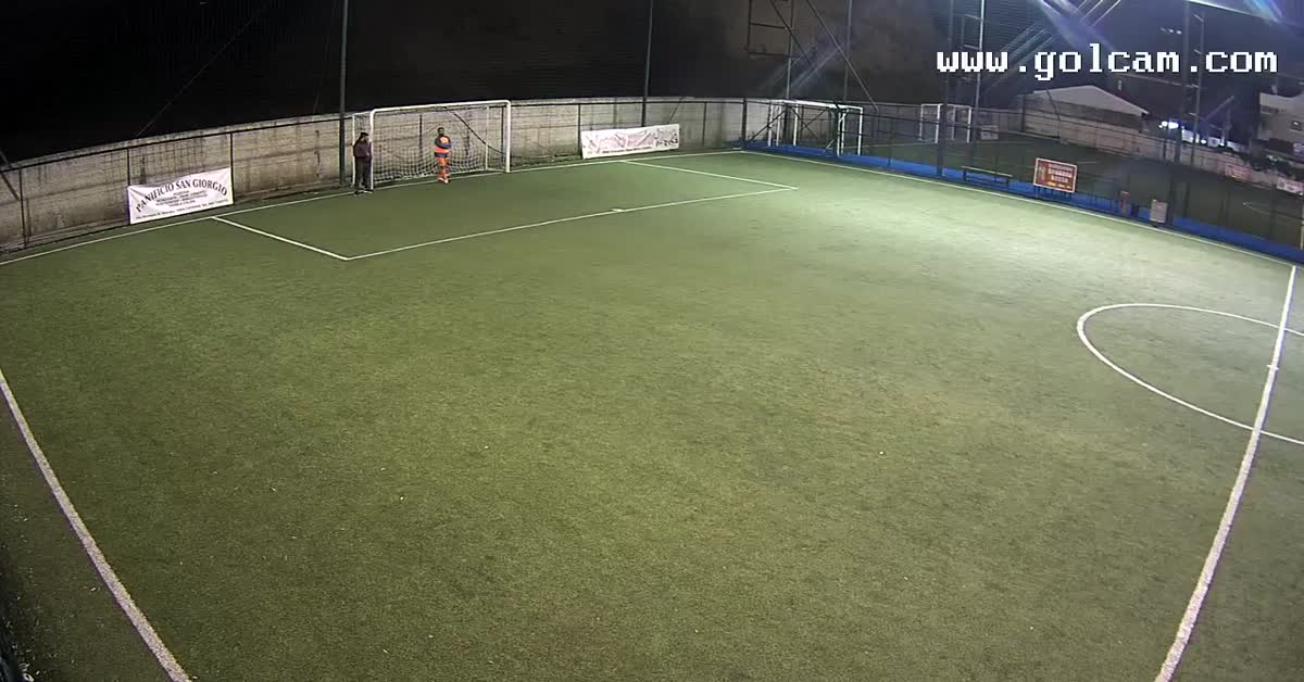 Gol dal centro campo