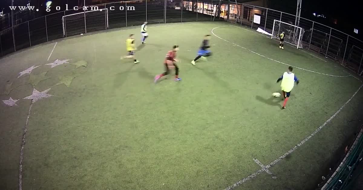 Assist di tacco!