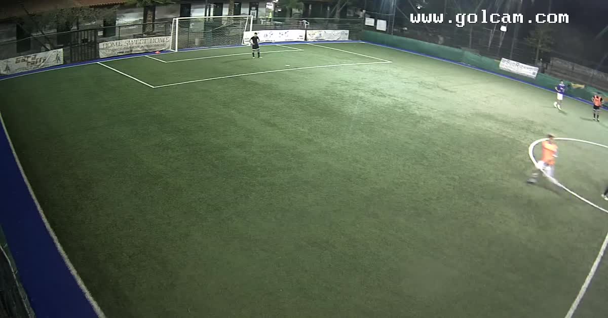 Fa secco il difensore gol