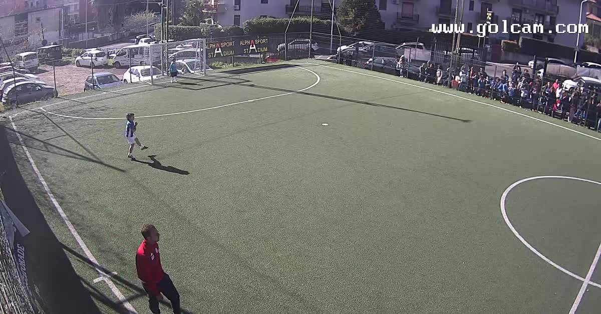 Fantastico gol fuori area