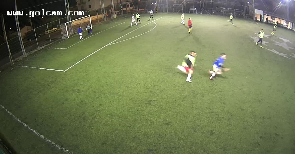 Tiro all'incrocio dei pal