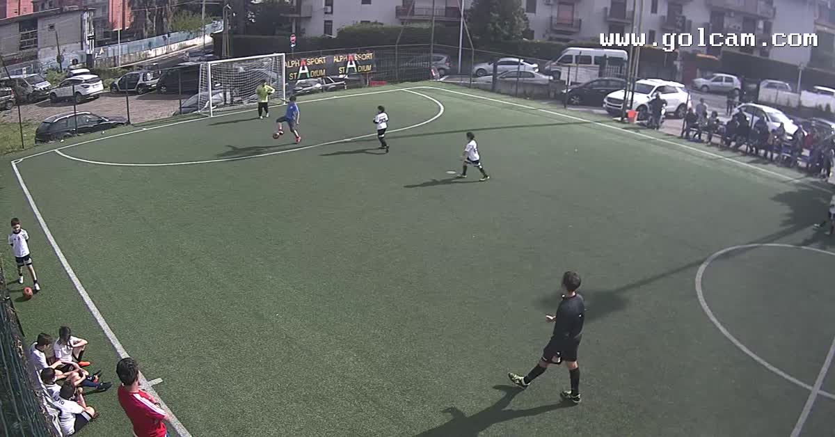 Gol dal centro campo