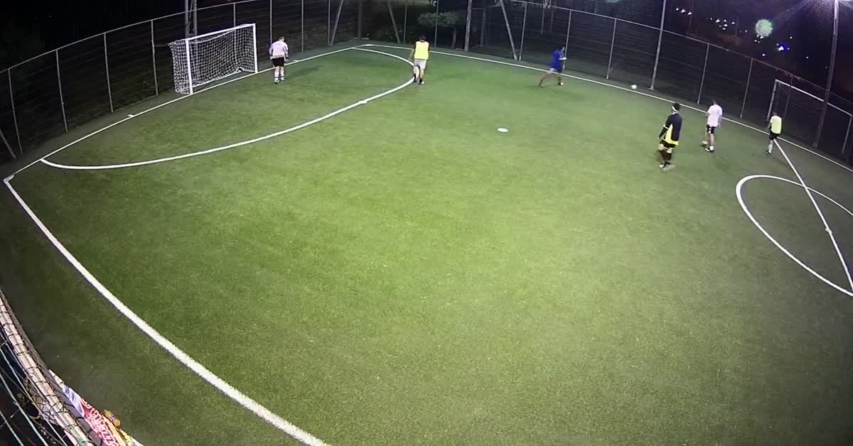 Dribbling e gol da fuori
