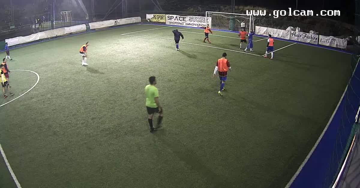 Corregge un tiro e segna