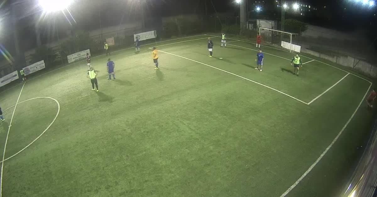 Stop di petto,tacco,goal!