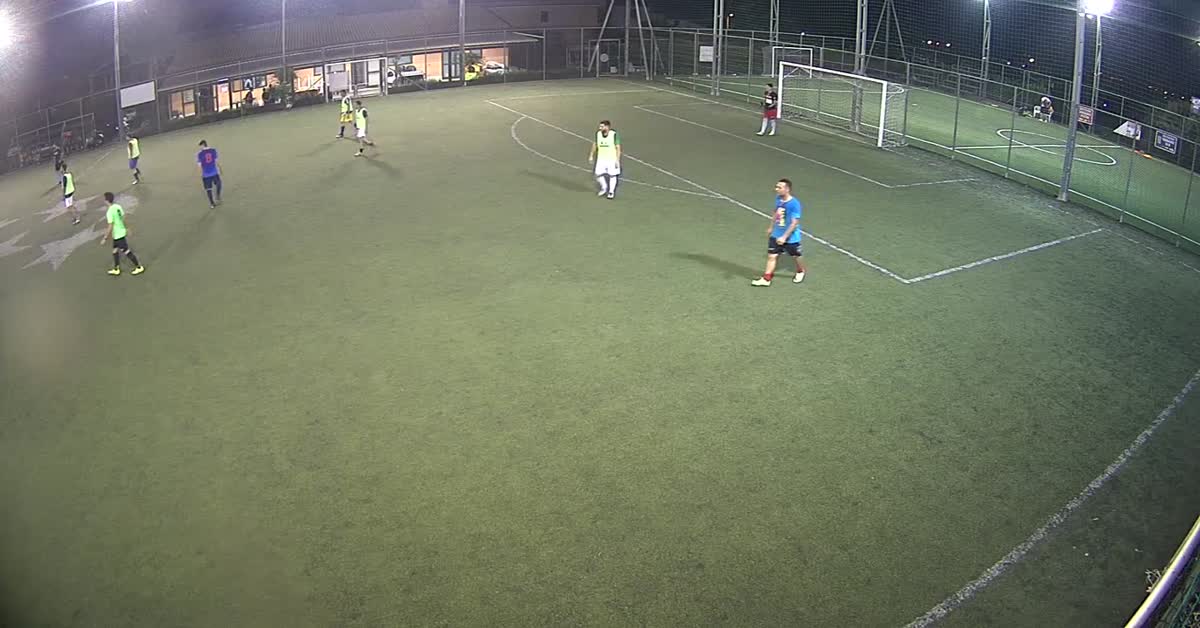 Splendido goal da fuori a