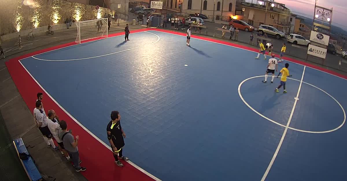 Colpo di reni del portiere!!!
