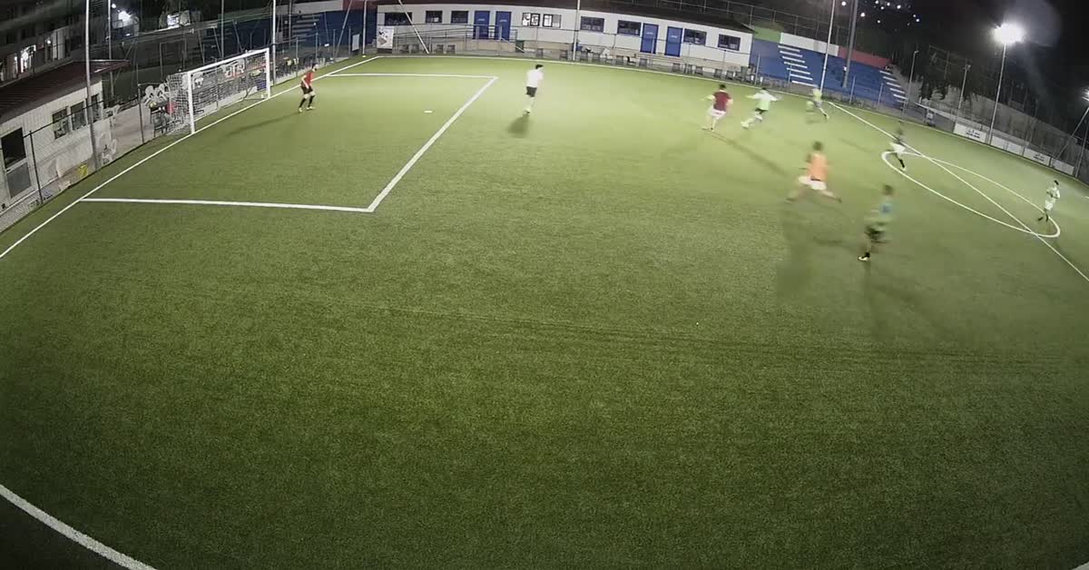Dribbling e tiro di sinis