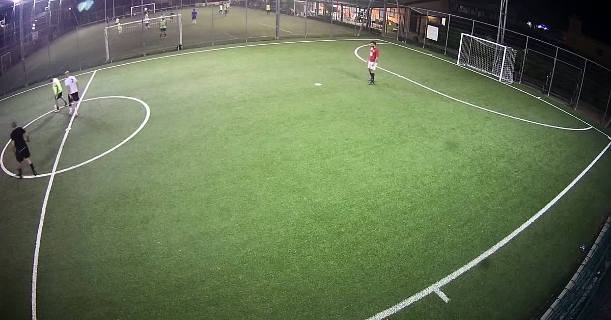 Assist con tunnel e gol