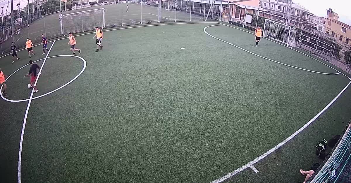 Da centrocampo!