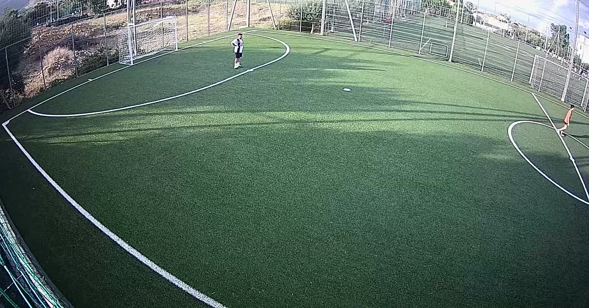 Dribbling e tiro di sinis