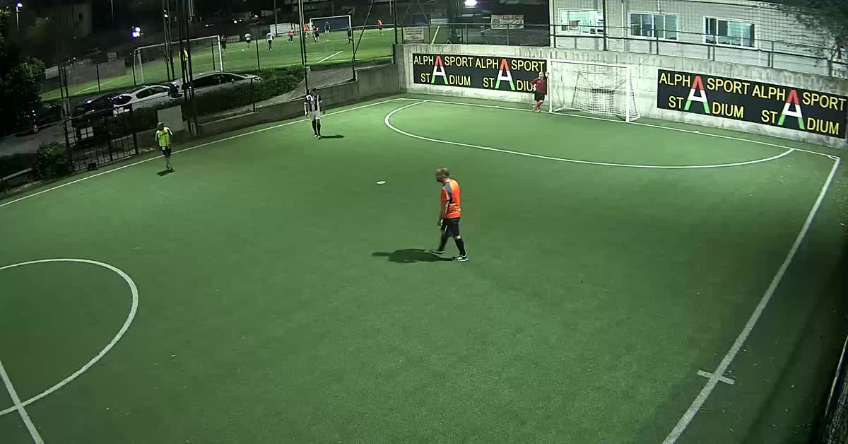Tiro di esterno e goal