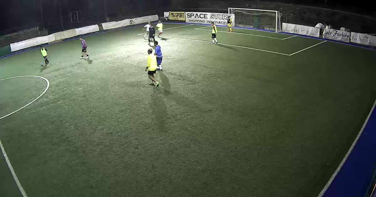 Tiro dal centrocampo