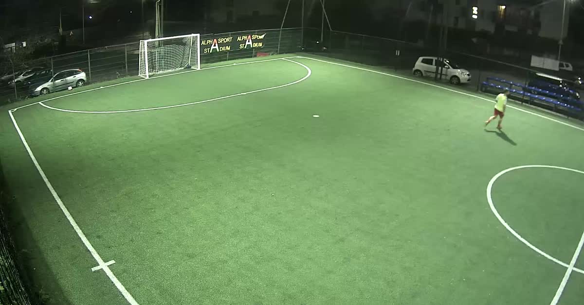gol al volo dalla difesa