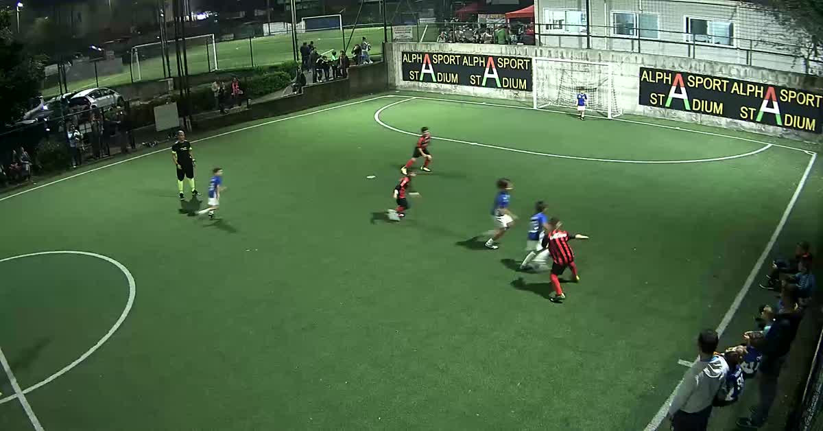 Fantastico gol fuori area