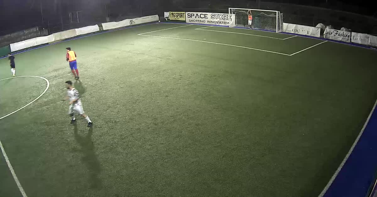 Scambio e gol di tacco 
