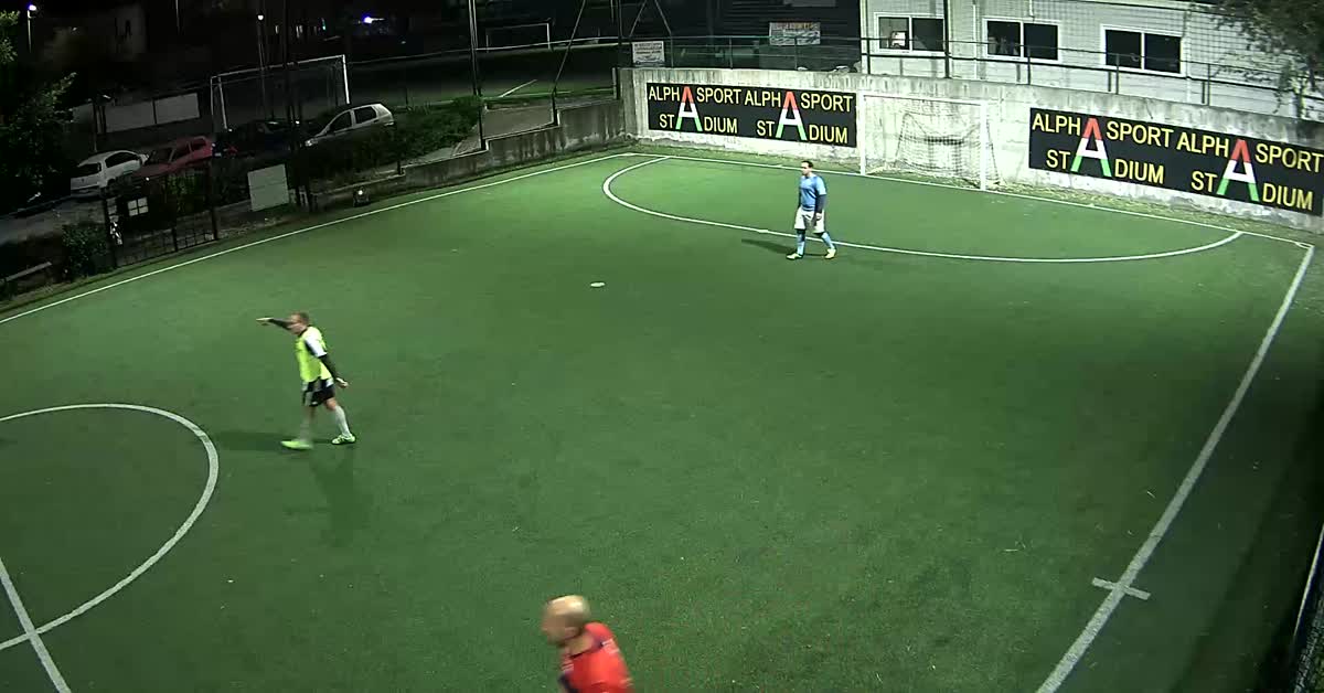Tiro al volo, palo e goal