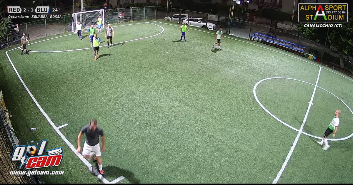 Sfioro eurogol da centrocampo