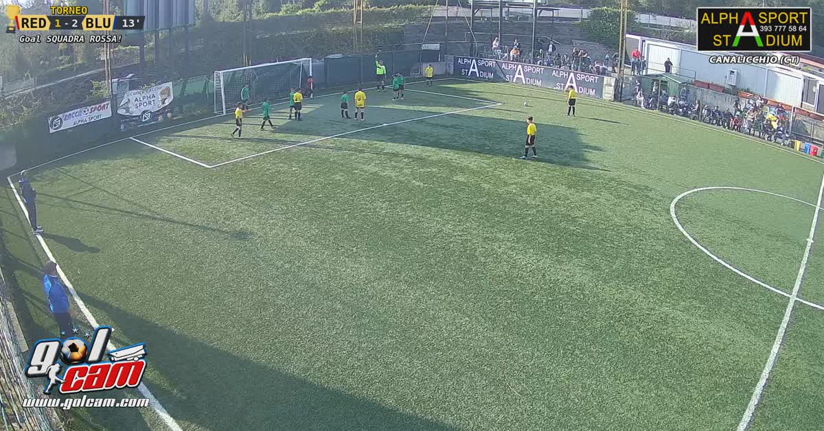 Stupendo calcio di punizione 